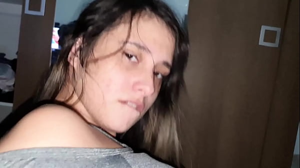 CHICA DE ASPECTO GUARRO SE DEJA FOLLAR POR EL CULO