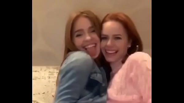 DELICIOSAS PELIRROJAS BESÁNDOSE