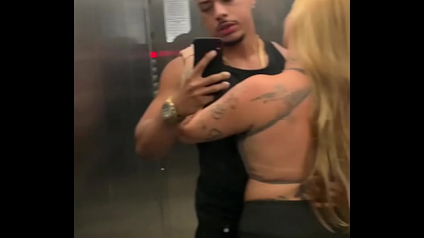 ESTA RUBIA CON EL COÑO ROTO TENIENDO SEXO SE FILTRÓ