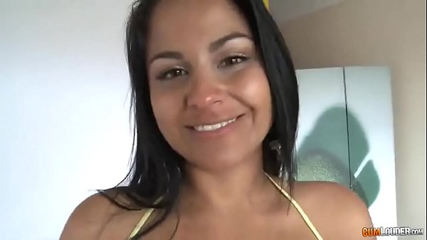 UNA MORENA QUE UNA VEZ FUE REINA DE BELLEZA TIENE SEXO LOCO