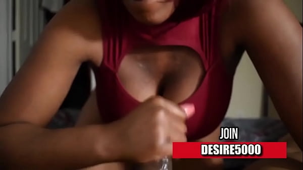 CON UN VESTIDO ROJO Y MUY CACHONDA, CAYÓ PERDIDAMENTE RENDIDO A SUS PIES