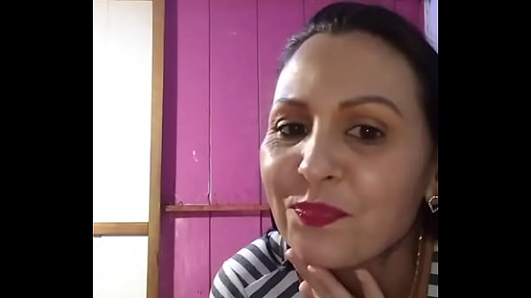 EL FONTANERO FUE A CAMBIAR LA DUCHA Y AL FINAL SE FOLLÓ A ESA PUTITA MADURA