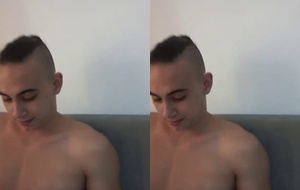 ESPOSA ABURRIDA SE DIVIERTE CON UN ENCUENTRO ÍNTIMO MIENTRAS SU MARIDO OBSERVA